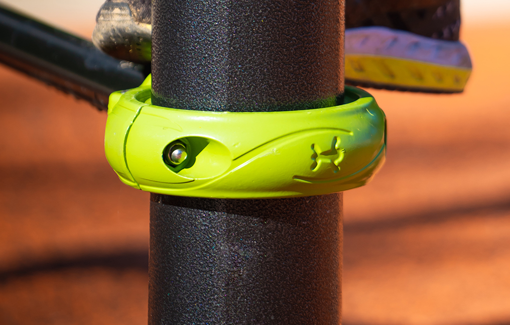 The fixing collars