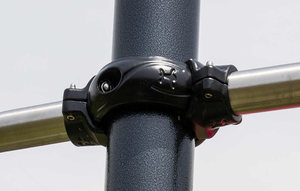 The fixing collars