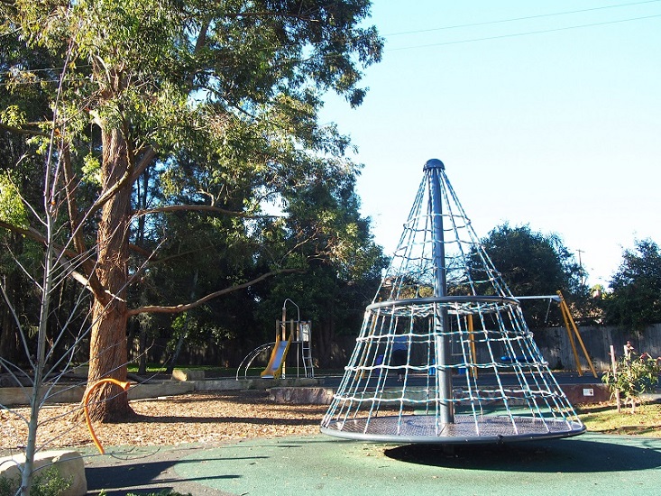 Rotating climber at Asquith Park Playground