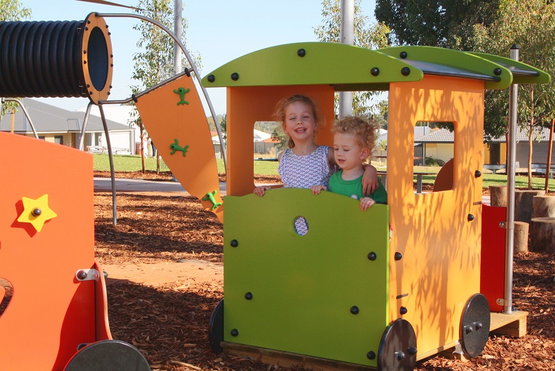 Train at Byford on the Scarp Playground