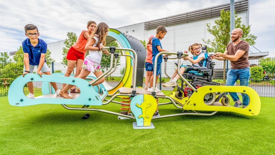 Wheelchair accessible commercial play equipment