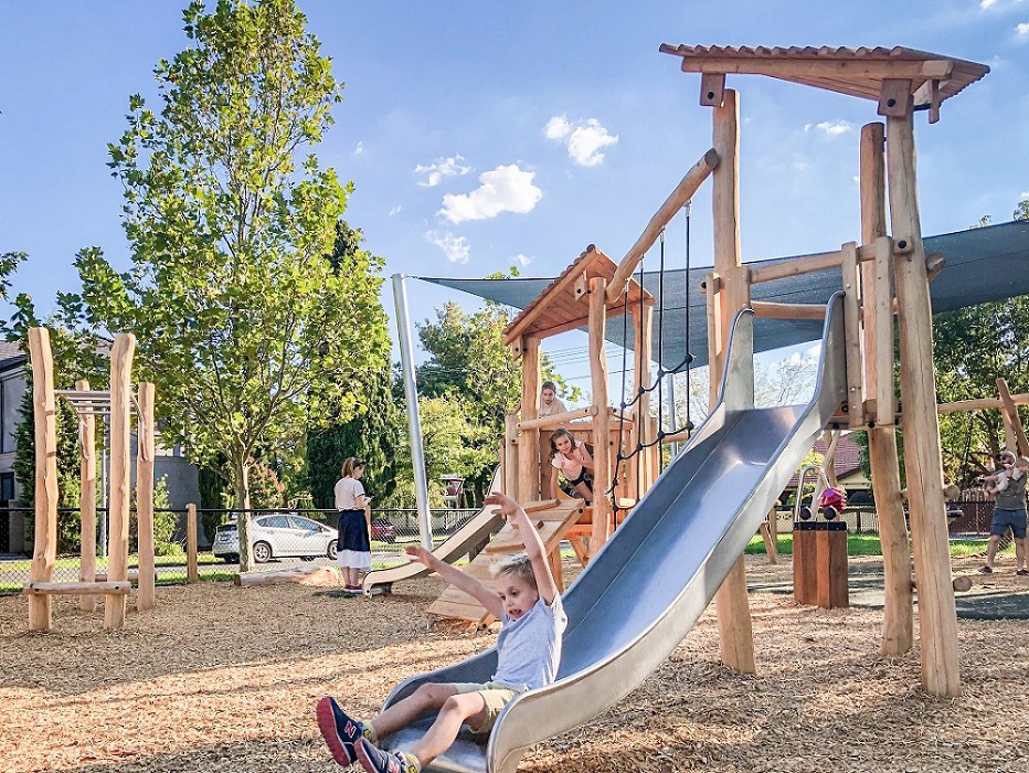 Origin' Multiplay, wooden playground equipment