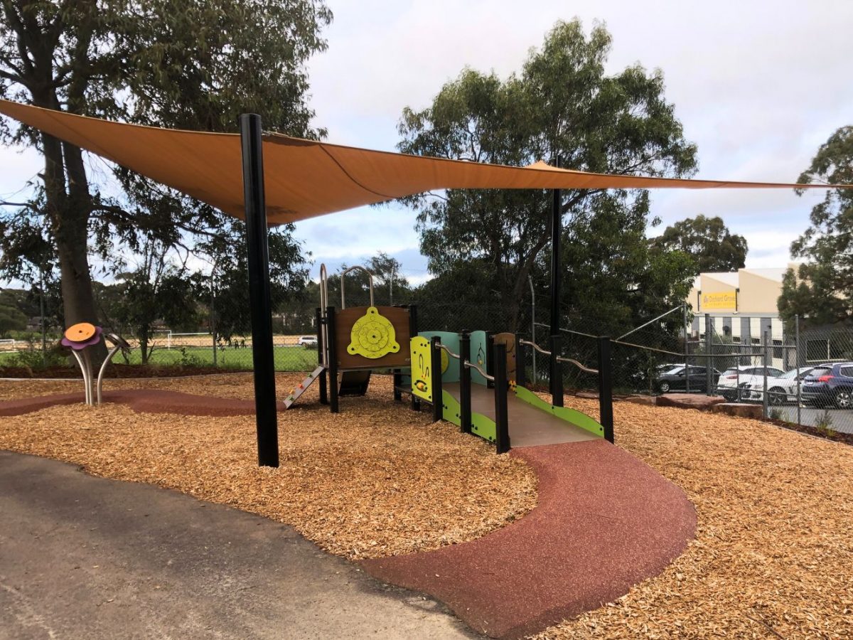 Accessible multiplay equipment and sensory play in school