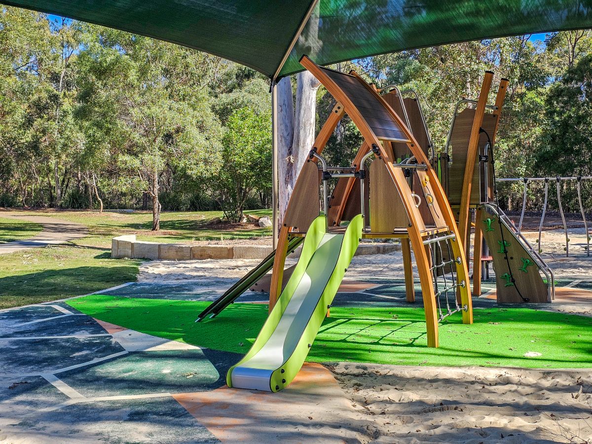 Lanaglen Drive Park Playground Kanopé Multiplay Unit