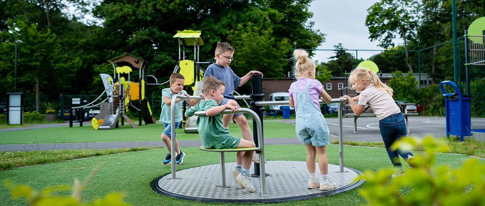 Moving playground equipment